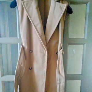 Long sleeveless over coat